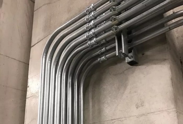 Back to back conduit bends